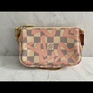 ❗️SOLD❗️Mini Pochette